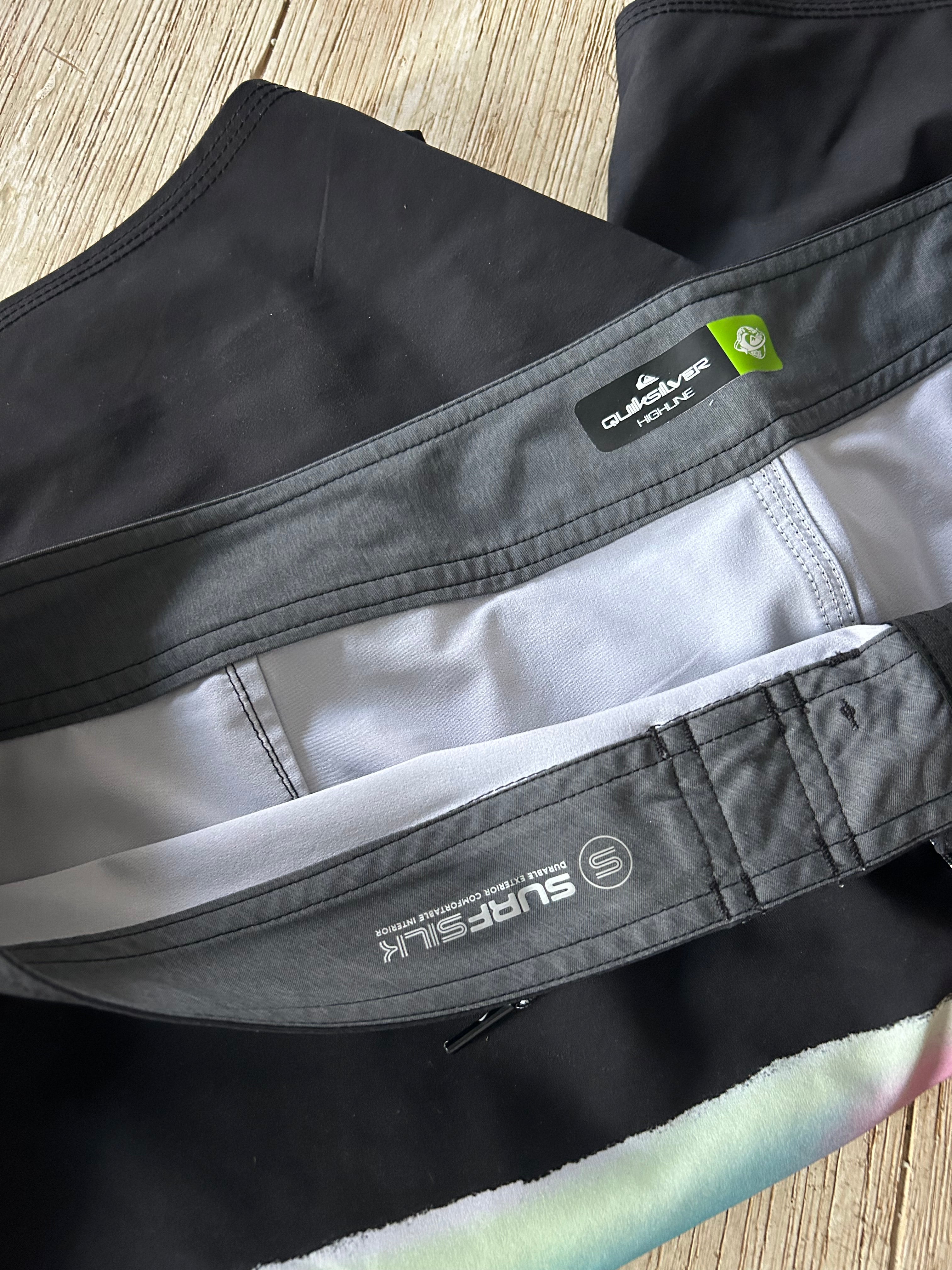 Preowned Quiksilver Men’s Surfsilk Board Shorts 40