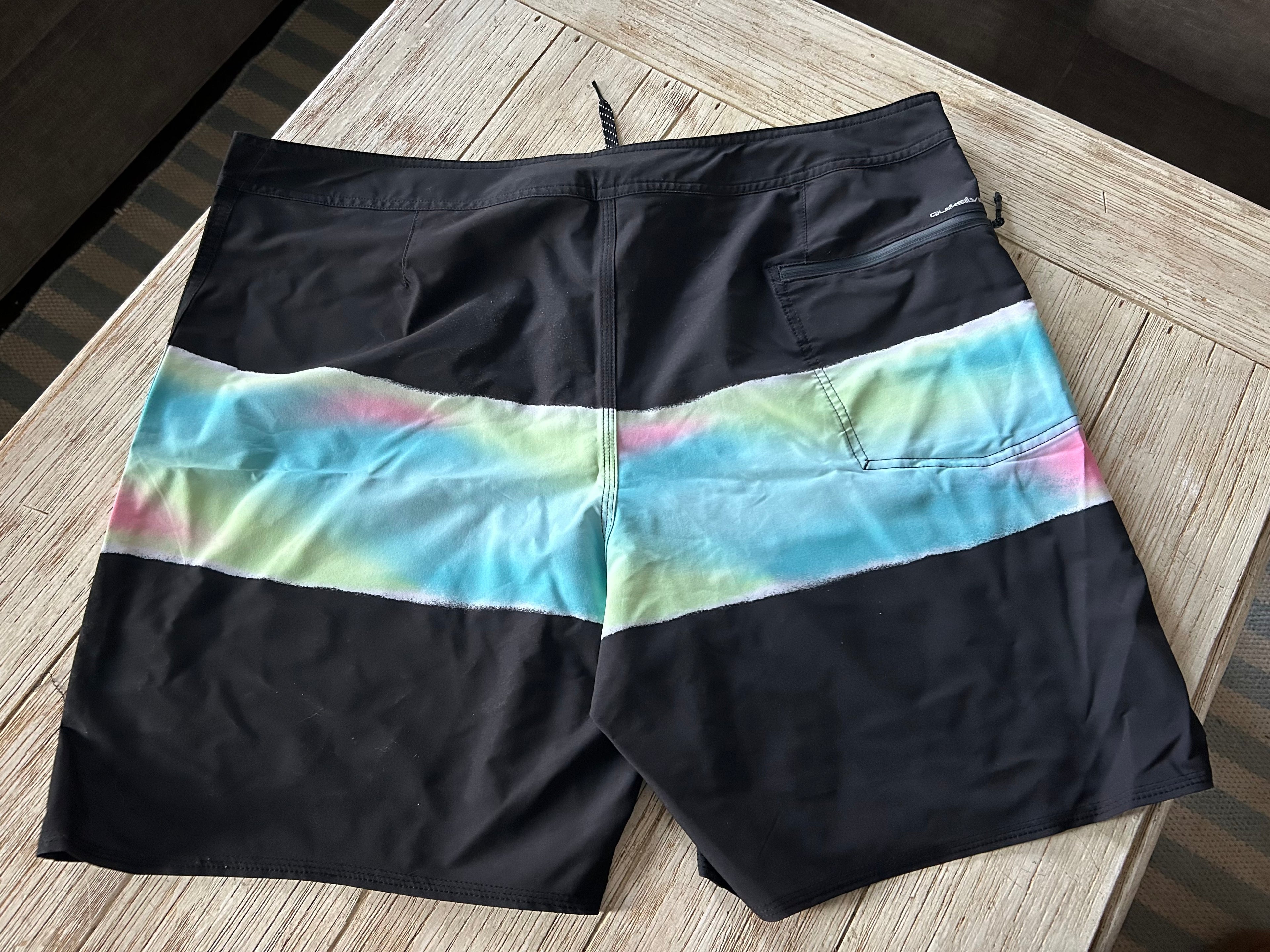 Preowned Quiksilver Men’s Surfsilk Board Shorts 40